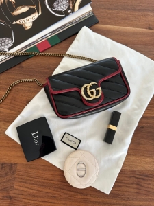 Torebka Gucci Marmont Super Mini Black Red Crossbody Bag - sprzedana