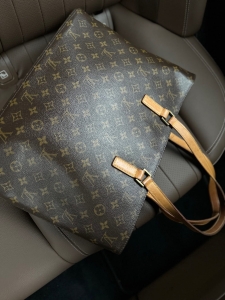 Torebka Louis Vuitton Luco Shoulder Tote Bag - sprzedana