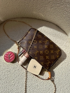 Torebka Louis Vuitton Monogram Pochette - sprzedana