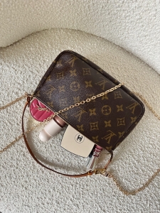 Torebka Louis Vuitton Monogram Pochette - sprzedana