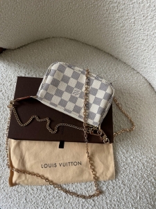 Torebka Louis Vuitton Mini Pochette Damier Azur - sprzedana
