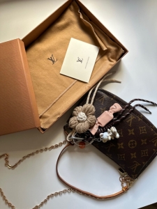 Torebka Louis Vuitton Monogram Pochette - sprzedana
