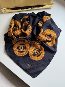 Jedwabna apaszka vintage Chanel - dostępna