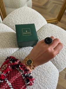 Zegarek Gucci 1600 Black Dial Gold 26 mm - dostępny