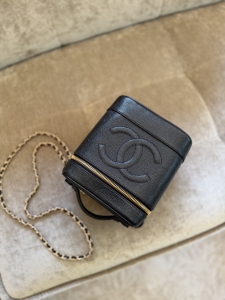 Kuferek torebka Chanel Vanity On Chain Black Caviar Skin - dostępny
