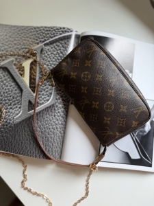 Torebka Louis Vuitton Monogram Pochette - dostępna