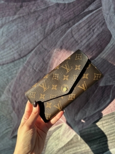 Portfel/torebka Louis Vuitton Sarah Monogram Canvas Wallet Rose Ballerine - sprzedana
